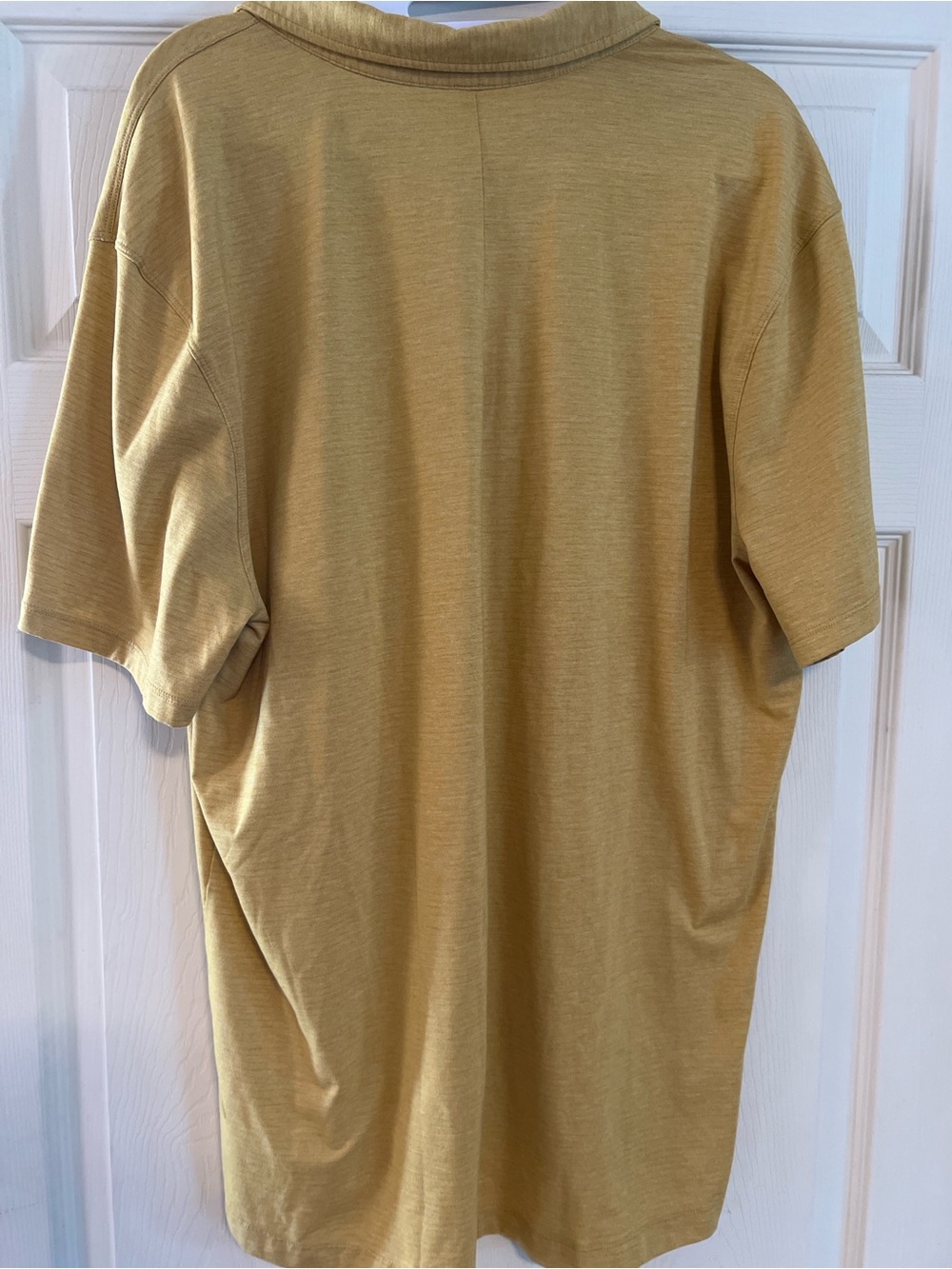#199 Lululemon Men’s Polo Shirt XL Mustard Yellow Brown Performance Golf Casual - Picture 2 of 3